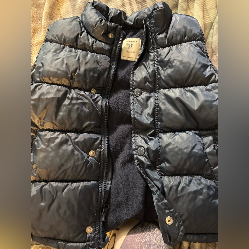 Old Navy Navy Puffy Blue Fleece Vest. Size 5T. New Without Tag.